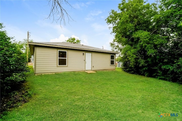 613 S 24th St, Temple, TX 76501 - rear view of property with a lawn