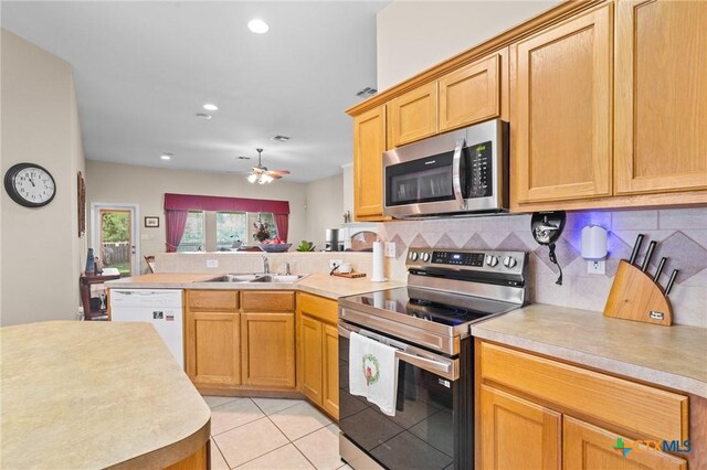301 Deerchase, Victoria, TX 77901 - kitchen with stainless steel appliances, a sink, a peninsula, light countertops, and recessed lighting