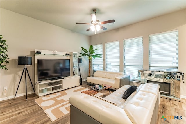 living room with light wood-type flooring and ceiling fan