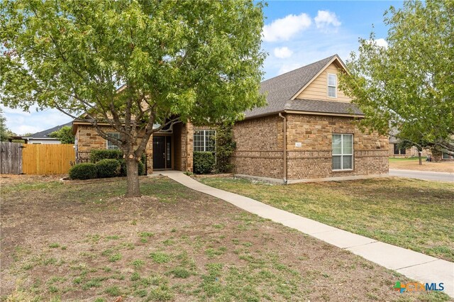 view of front of property with a front lawn