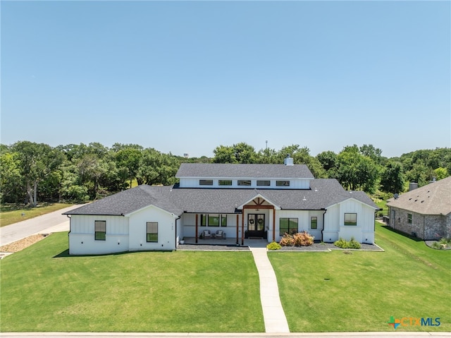 view of front of property with a front yard