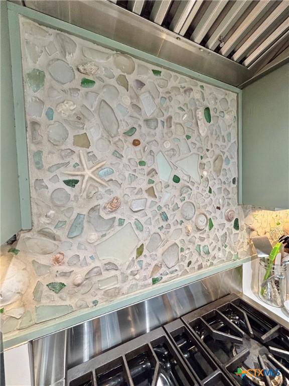 1007 N Washington Blvd, Port Oconnor, TX 77982 - kitchen view