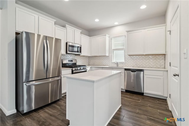 310 Spiny Lizard Ln, San Marcos, TX 78666 - kitchen featuring stainless steel appliances, a sink, dark wood-style flooring, white cabinets, and recessed lighting