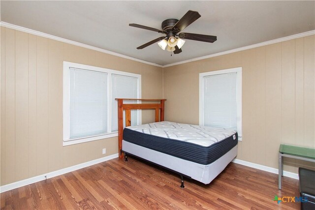1401 N Penelope St, Belton, TX 76513 - bedroom featuring wood finished floors, crown molding, and a ceiling fan
