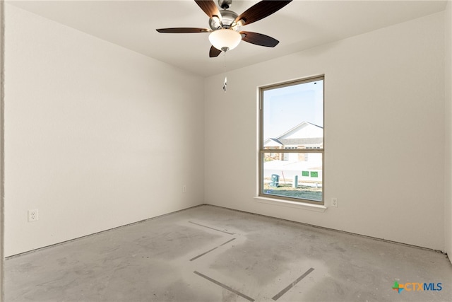 empty room with ceiling fan