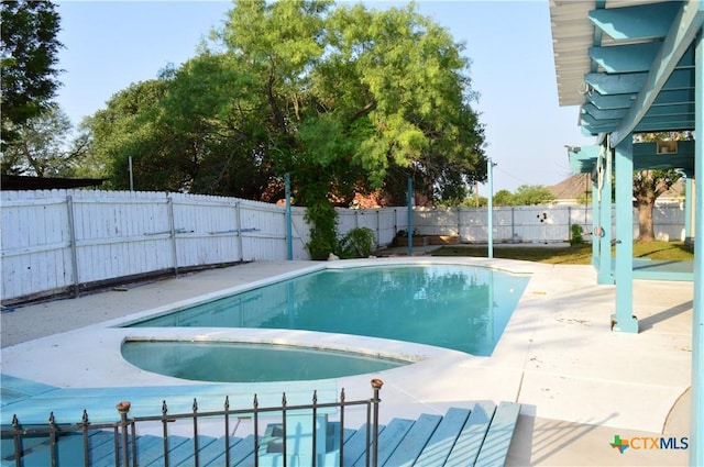 391 County Road 3150, Kempner, TX 76539 - view of swimming pool with a fenced backyard, a patio area, and a pool with connected hot tub