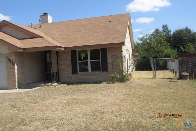 back of house featuring a yard