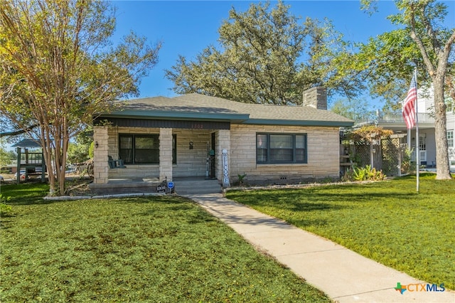 view of front of house with a front lawn