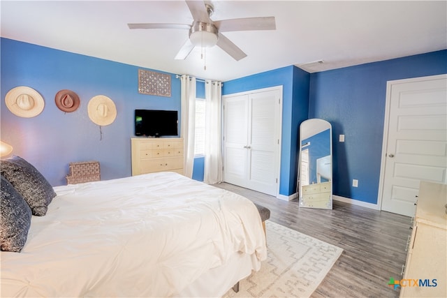 503 Maresh St, Taylor, TX 76574 - bedroom with wood finished floors, a closet, and ceiling fan