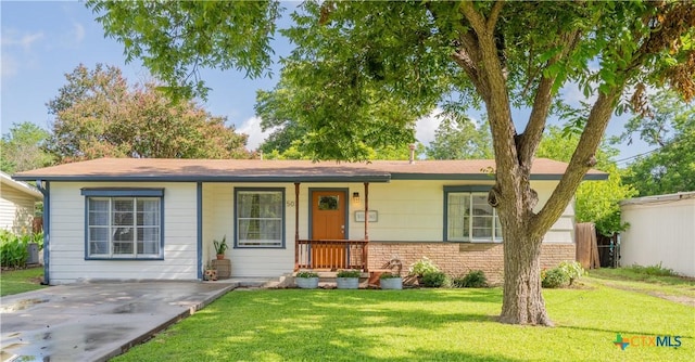 503 Maresh St, Taylor, TX 76574 - ranch-style house with a front yard