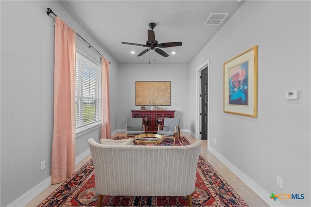 sitting room with ceiling fan