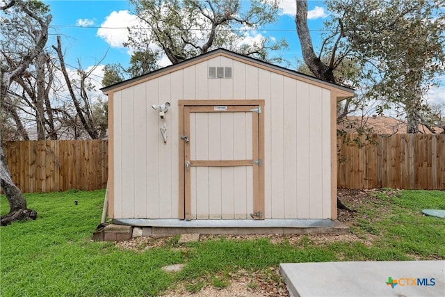 view of outdoor structure featuring a yard