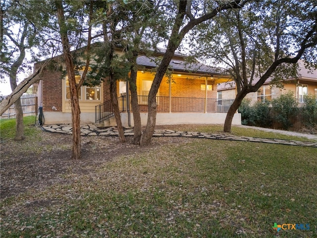 view of front facade with a front lawn