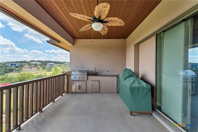 balcony featuring ceiling fan, an outdoor kitchen, area for grilling, and sink