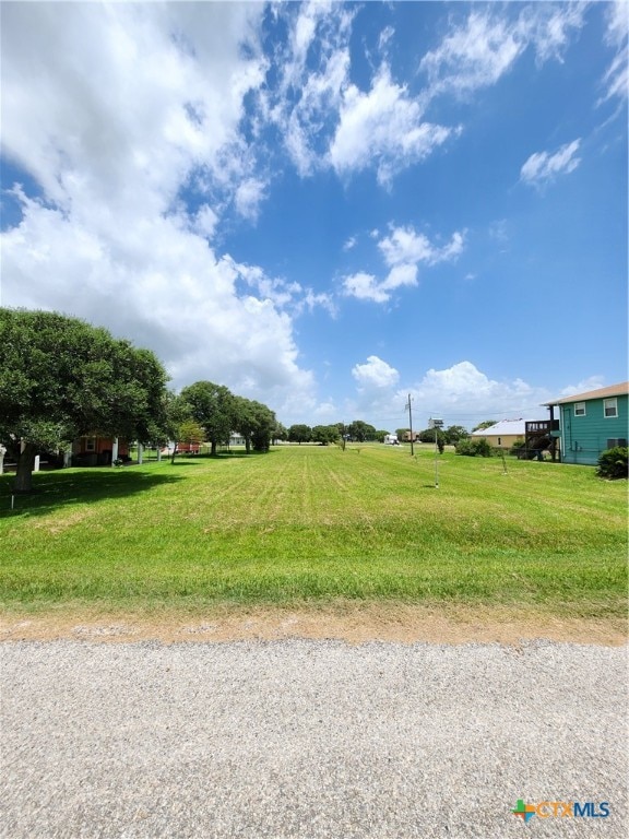 Listing photo 2 for 853 Swallow Dr, Palacios TX 77465