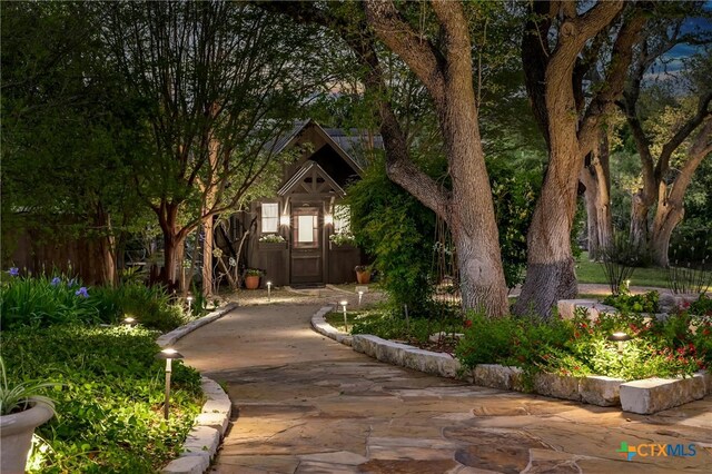 913 Southridge Rd, Salado, TX 76571 - view of front facade with an outbuilding