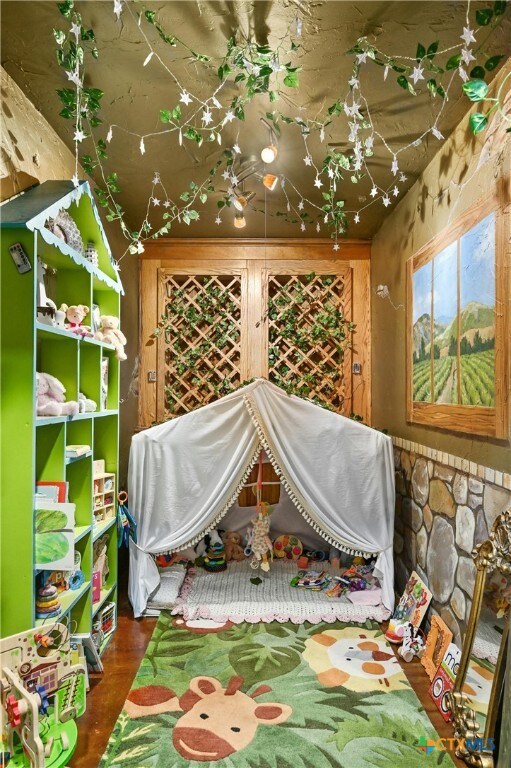 913 Southridge Rd, Salado, TX 76571 - playroom with wood finished floors