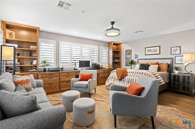 913 Southridge Rd, Salado, TX 76571 - bedroom with light wood-type flooring and a desk