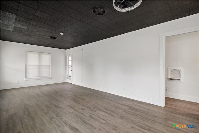 542 Williamsburg Pl, San Antonio, TX 78201 - unfurnished room featuring wood finished floors and baseboards