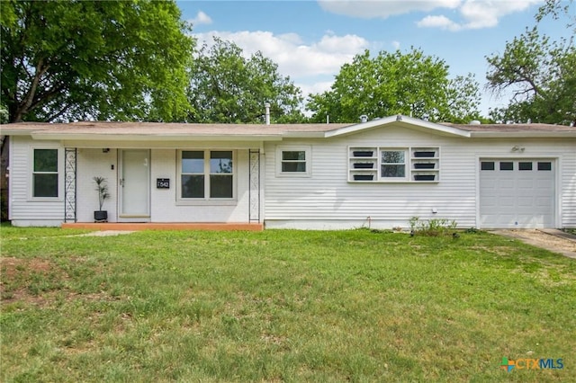 542 Williamsburg Pl, San Antonio, TX 78201 - ranch-style home with an attached garage, a front yard, and driveway