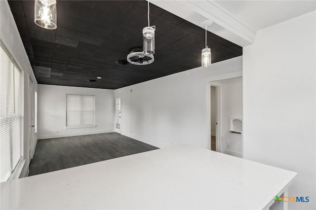 542 Williamsburg Pl, San Antonio, TX 78201 - unfurnished room with wood finished floors and baseboards