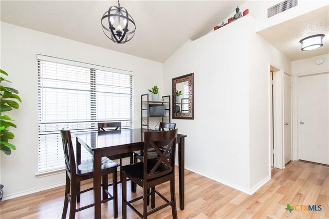 living area featuring carpet and a ceiling fan