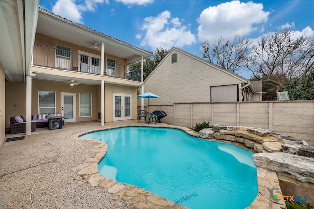 view of swimming pool with ceiling fan, an outdoor hangout area, and a patio area