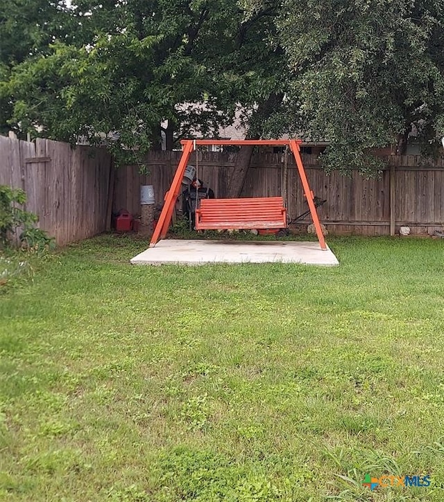 view of yard with a patio area