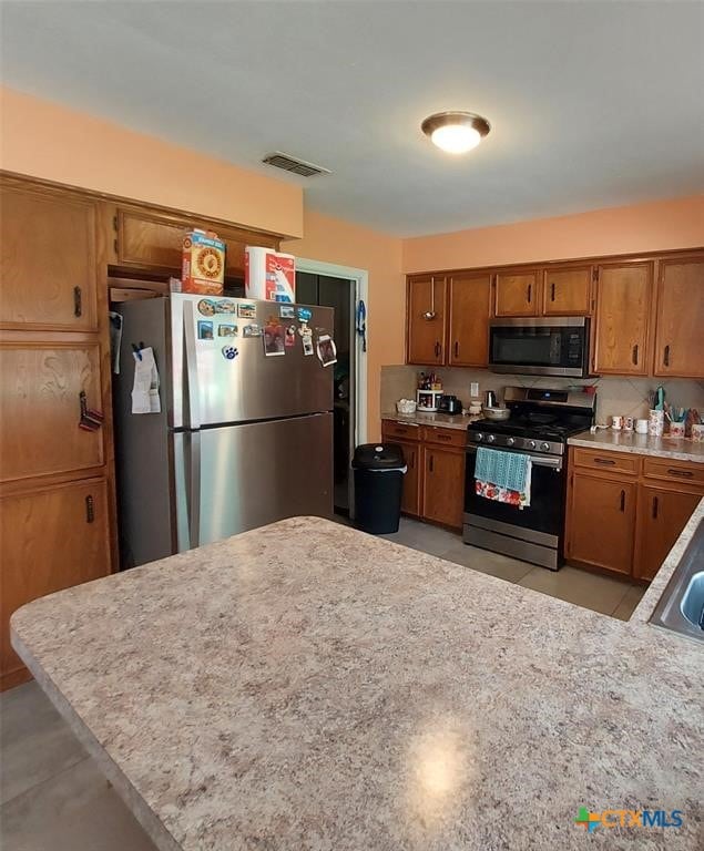 kitchen featuring kitchen peninsula and stainless steel appliances