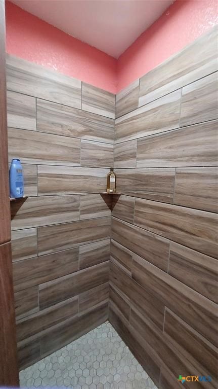 room details with tiled shower