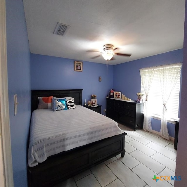 bedroom with ceiling fan