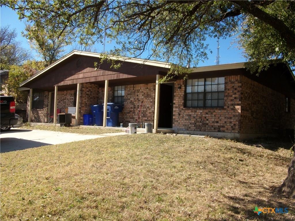 915 Dryden Ave, Copperas Cove, TX 76522 - ranch-style house with a front lawn and brick siding