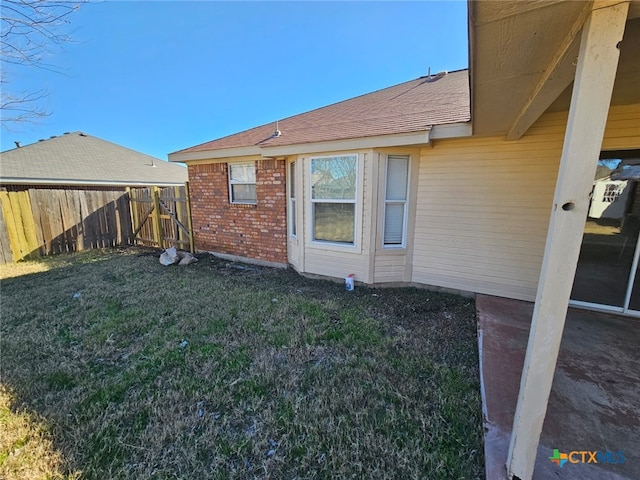 back of house featuring a yard