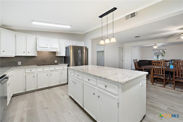 kitchen featuring crown molding, visible vents, light wood finished floors, and stainless steel appliances