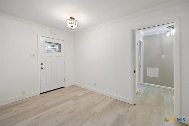 foyer entrance featuring light wood-type flooring, crown molding, and baseboards