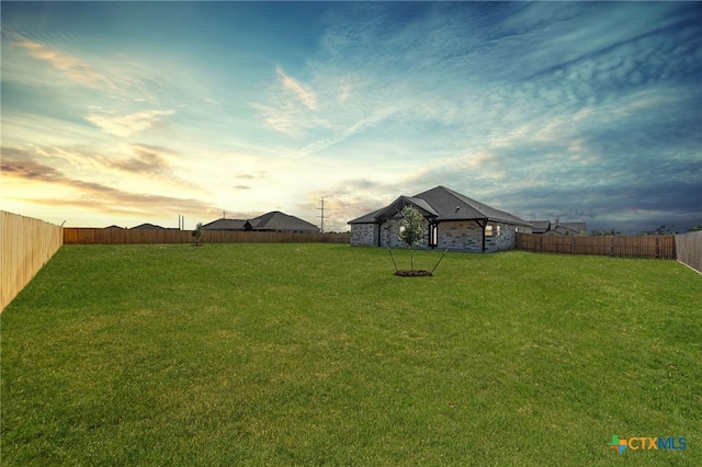 view of yard at dusk