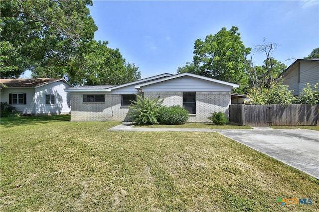 ranch-style home featuring a front yard