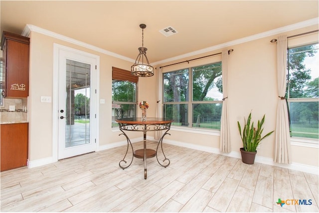 4360 Flint Oak Dr, Belton, TX 76513 - dining space featuring light wood-style floors, crown molding, and baseboards