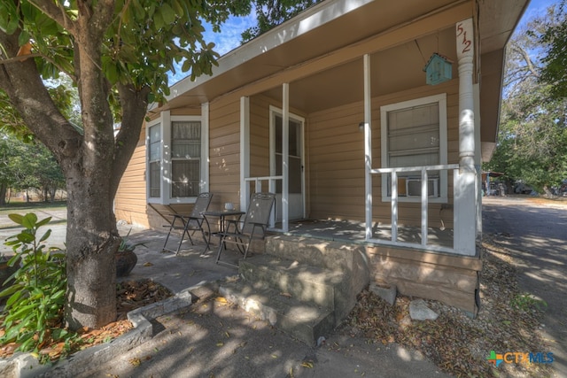 property entrance featuring covered porch