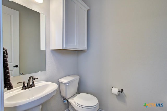 bathroom featuring sink and toilet