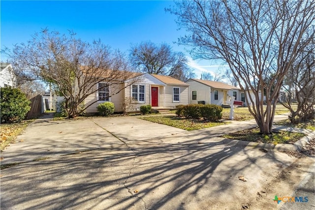 view of front of house with fence