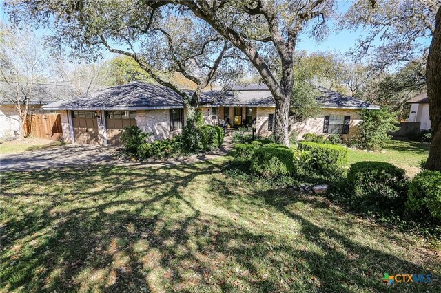 single story home featuring fence and a front lawn