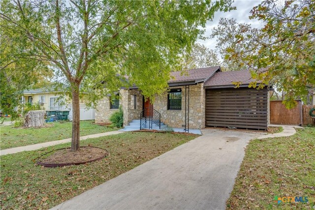 ranch-style house with a front yard