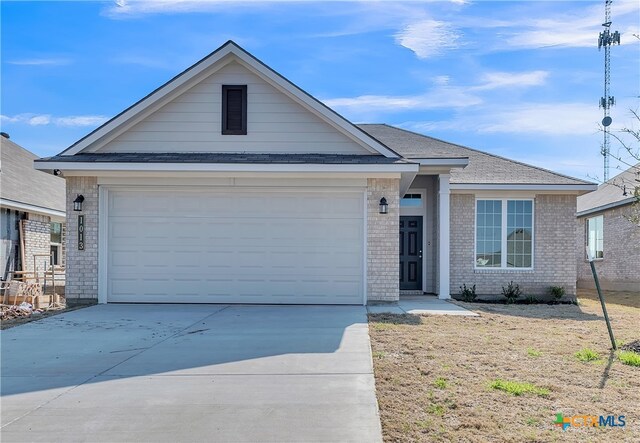 view of front of home featuring a garage and a front yard