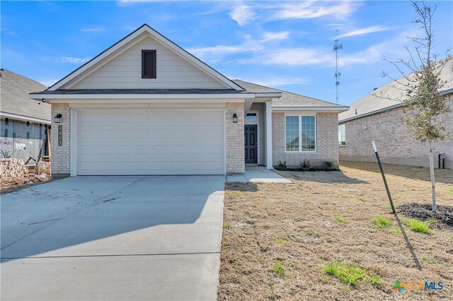 single story home featuring a garage