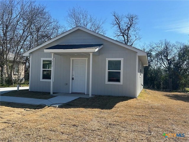 exterior space with a front yard