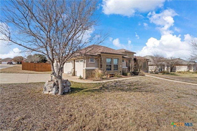 view of front of home featuring a garage and a front yard