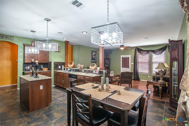 dining space featuring arched walkways, visible vents, baseboards, and a ceiling fan