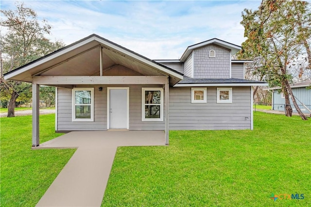 414 Ellis St, Seguin, TX 78155 - view of front of property with a front lawn and a patio
