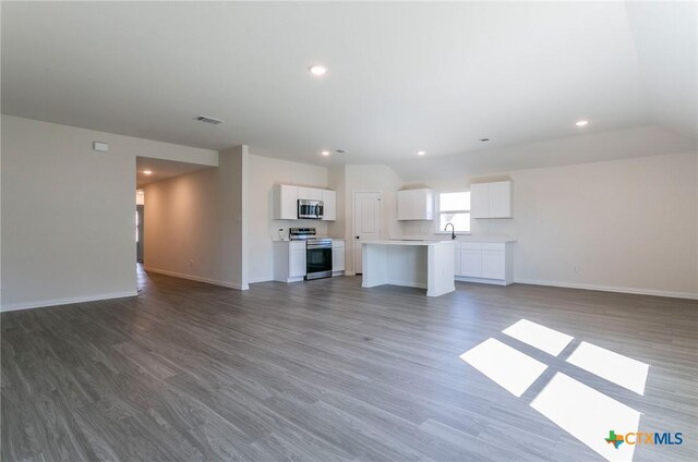 3817 Poteet Ct, Temple, TX 76504 - unfurnished living room with baseboards, wood finished floors, visible vents, and recessed lighting